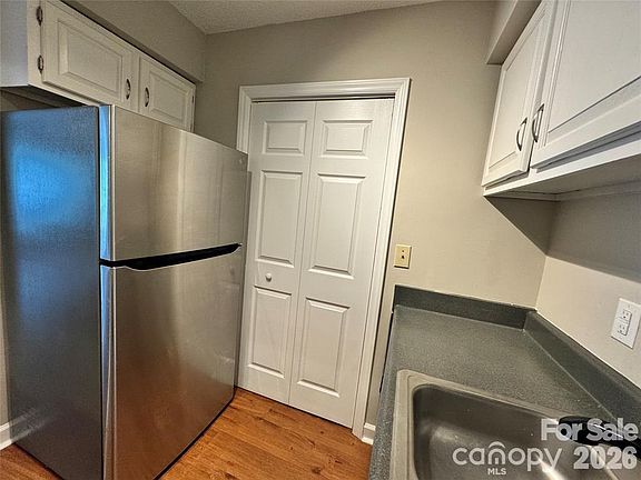 3rd image of 1600 Sharon Rd W APT 16