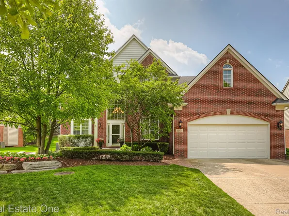 1188 Terra Ln, Rochester, MI 48306