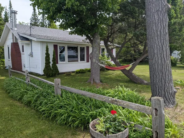 13959 Lakeside Ave, Bear Lake, MI 49614