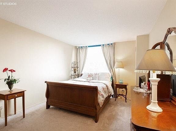 2nd image of 1250 N La Salle Dr APT 811