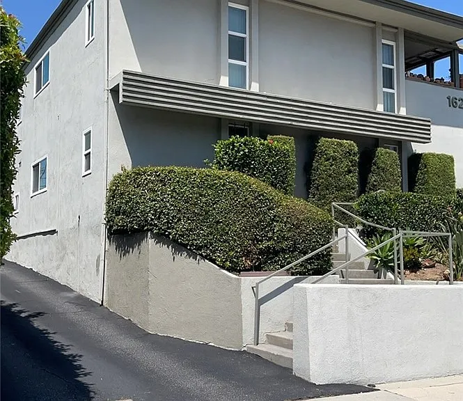 1628 S Huntington Dr #1 — Photo 2