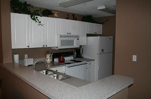 4th image of 611 Campus St APT 270