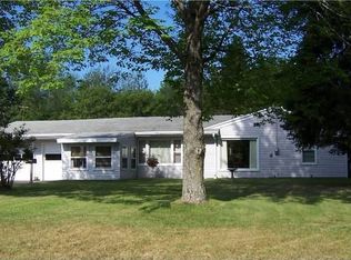 3075 Lakeview Dr, Suamico, WI 54173