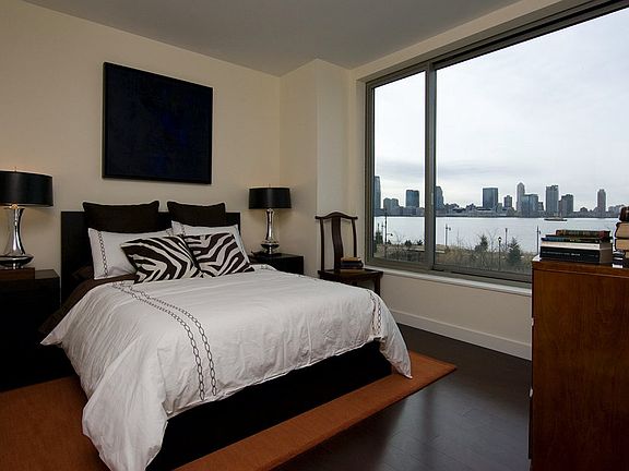 3rd image of 34 Desbrosses St APT 527