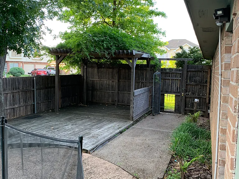 2881 Fenwick St — Photo 5