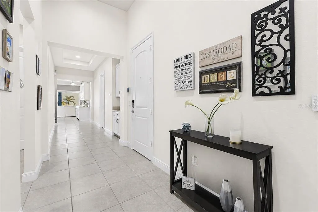 4 bed, 3.0 bath, 2424 sqft, $3,900 — Photo 4