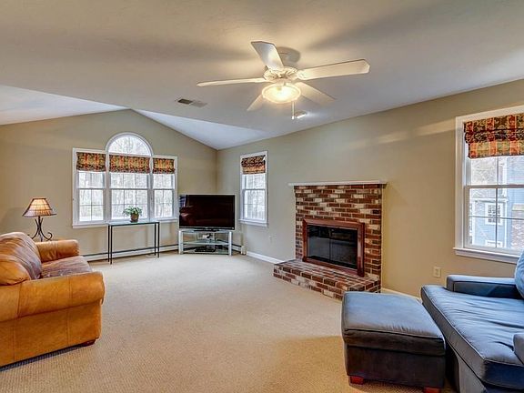 2nd image of 5 Villa Dr
