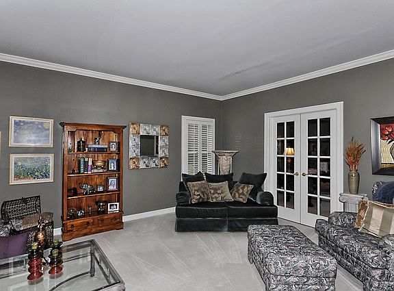 5th image of 1046 W Hidden Creek Ct