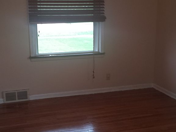 3rd image of 29720 Fairway Blvd