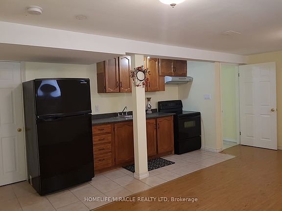 3rd image of 1502 Banwell Rd