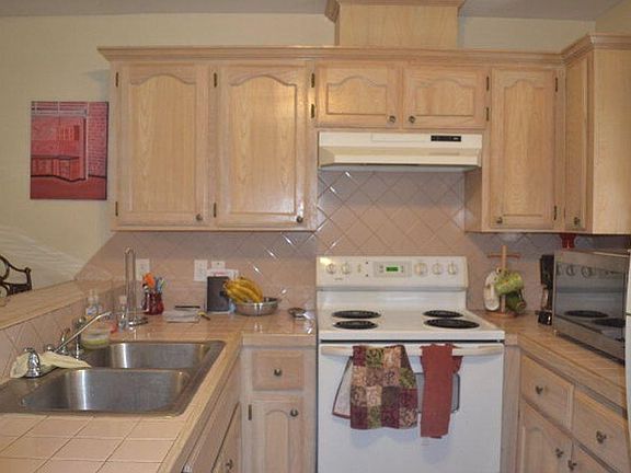 3rd image of 2005 Bracey St APT D