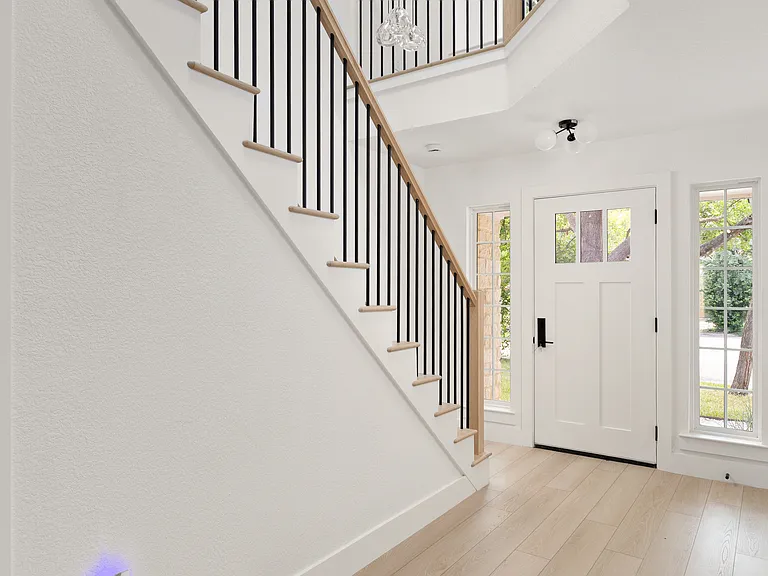 8708 Cretys Cv — Photo 9