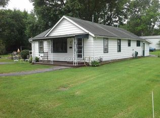 301 S Brown St, Benton, IL 62812