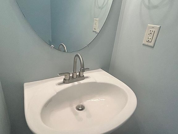 5th image of 128 Stonecrest Dr