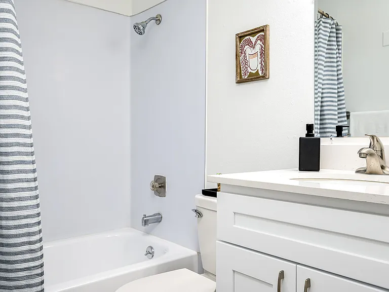 Westwood Green Apartments — Photo 17