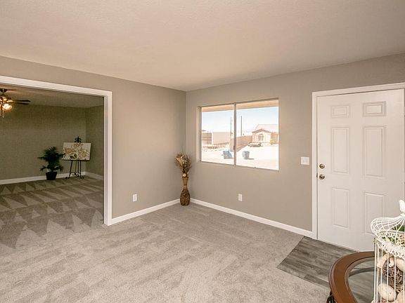 3rd image of 980 Hacienda Cir