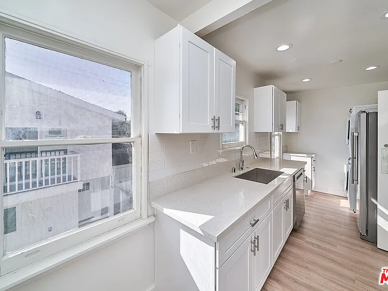 830 S Norton Ave — Photo 6