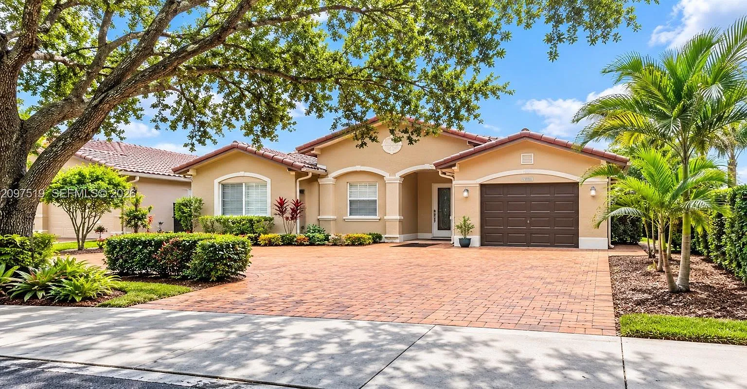 Florinda Estates — Photo 1