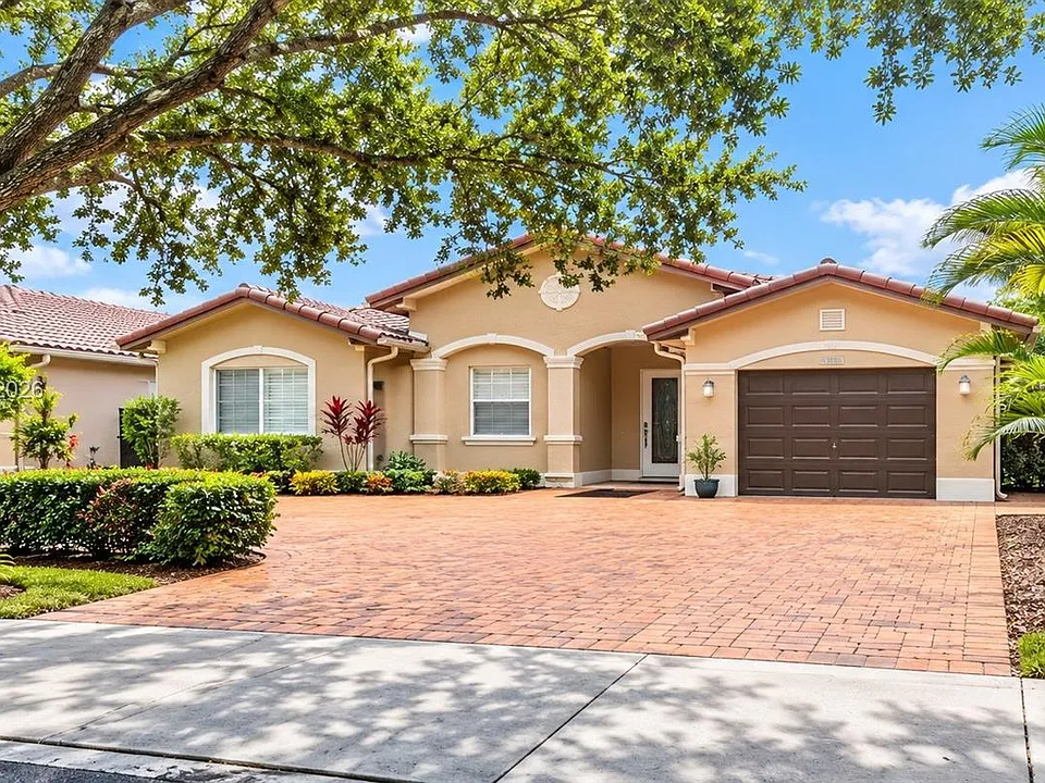 8846 NW 139th St