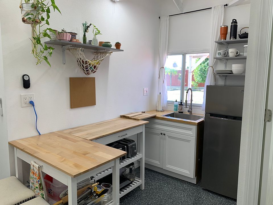 Small efficiency kitchenette