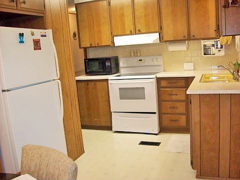 2nd image of 1060 Cloverleaf Cir
