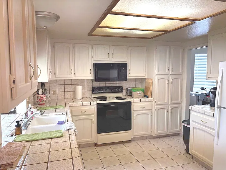 4062 Glendale Ct — Photo 6