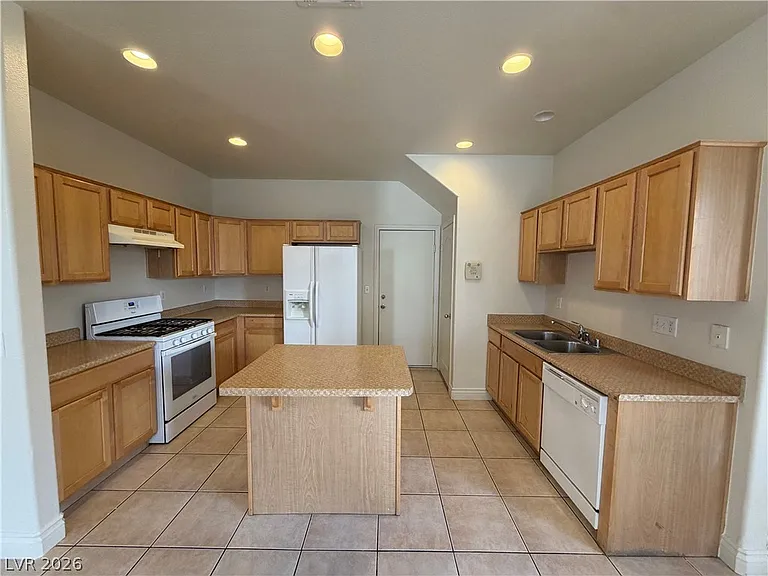 3762 Corpolo Ave — Photo 15