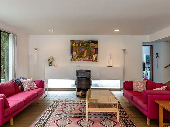 2nd image of 4 Seabreeze Way