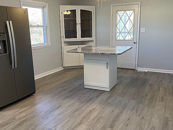 5th image of 2035 Ottawa Dr