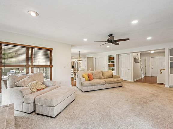 5th image of 6332 Oisin Ct