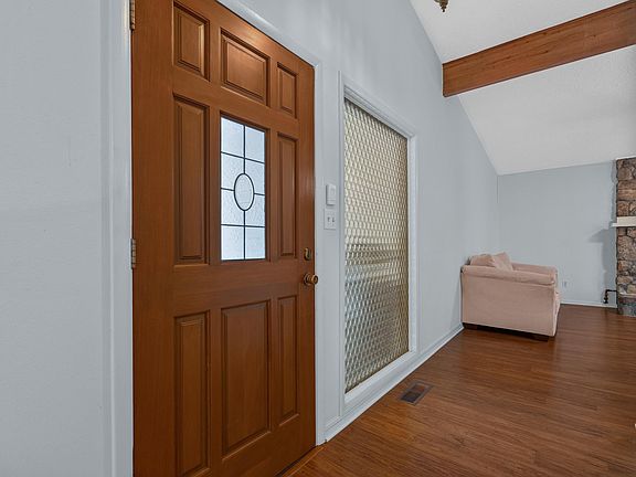 5th image of 27 Valls Ln