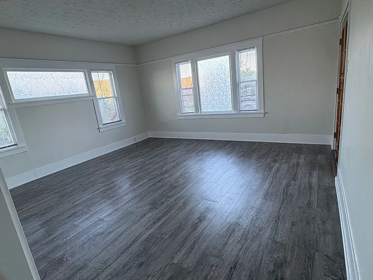1445 Elm LB — Photo 8