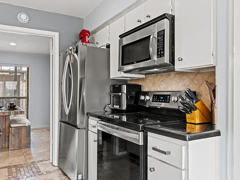 7929 Meadow Park Dr #201 — Photo 27