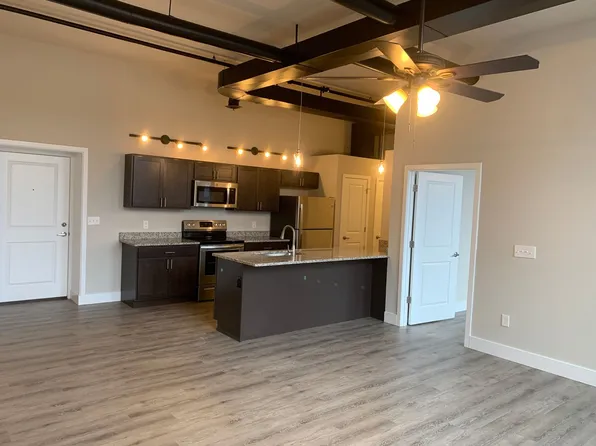 Flats on East, 50 N East St #1B-1Ba-858Sqft, Spring Grove, PA 17362