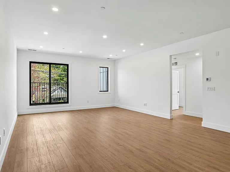 1060 Main Street — Photo 37