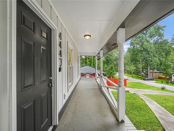 3rd image of 4447 Lake Breeze Dr