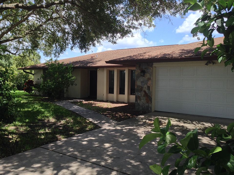 2nd image of 989 Inverness Ave