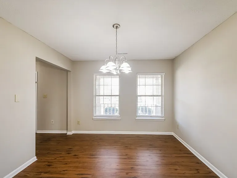 5805 Tanager Ln — Photo 9