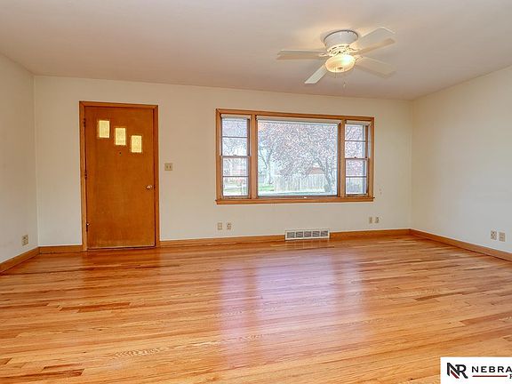 3rd image of 5715 Glade Cir