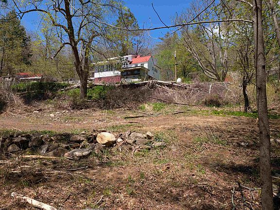 5th image of 374 Burton Highway