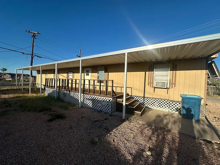 201 Shoshone Ln — Photo 1