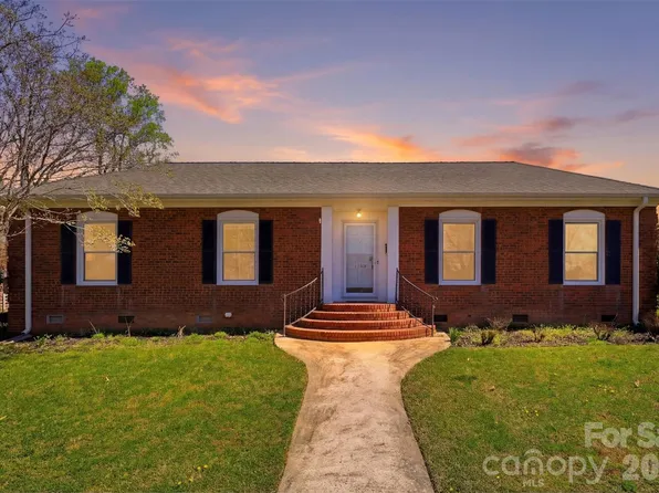 1280 Queensgate St, Gastonia, NC 28054