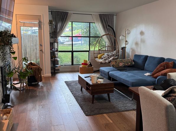 402 4th Ave #402