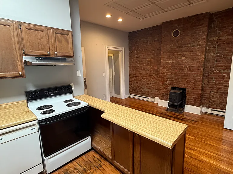 208 Elm St #2 — Photo 3