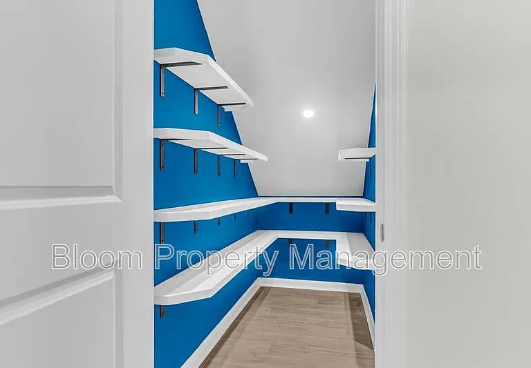 828 Lilyford Ln — Photo 13