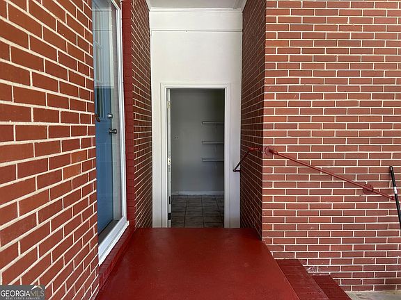 4th image of 1300 Stonewall St