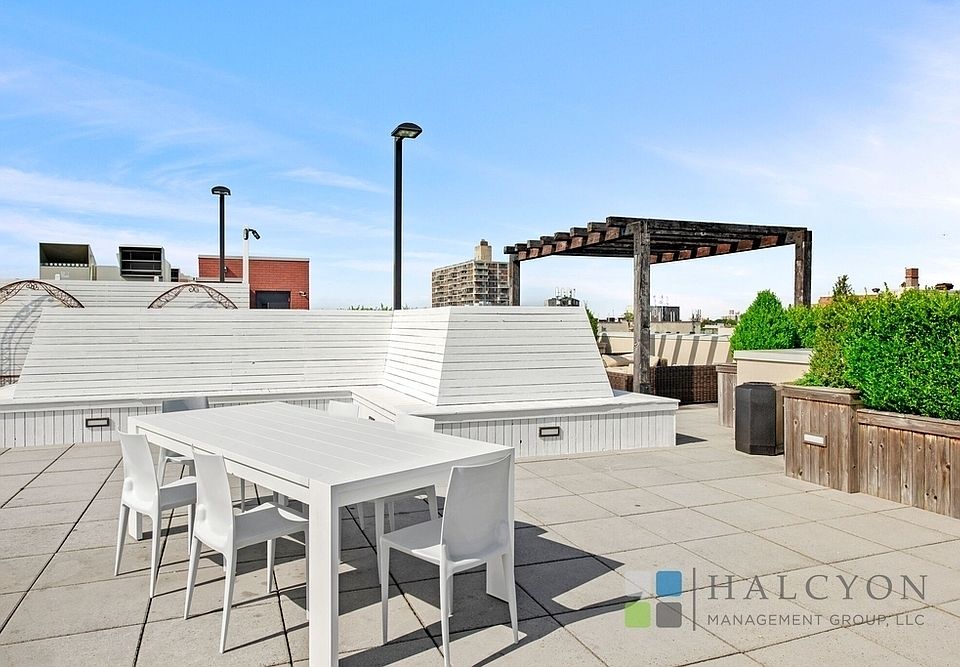 1st image of 301 Sullivan Pl APT 2E
