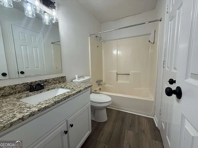 291 W Johnson St #407 — Photo 9