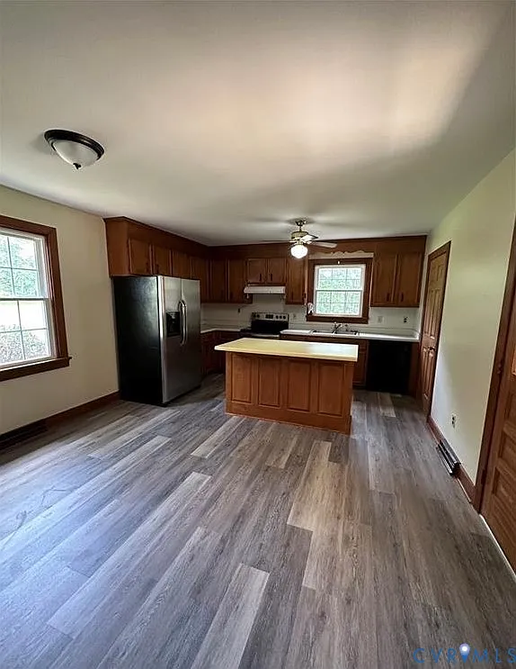 3 bed, 3.0 bath, 1516 sqft, $2,395 — Photo 3