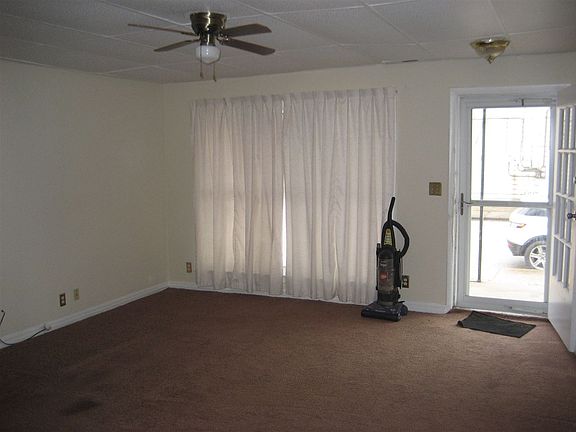 4th image of 105 W Columbia St